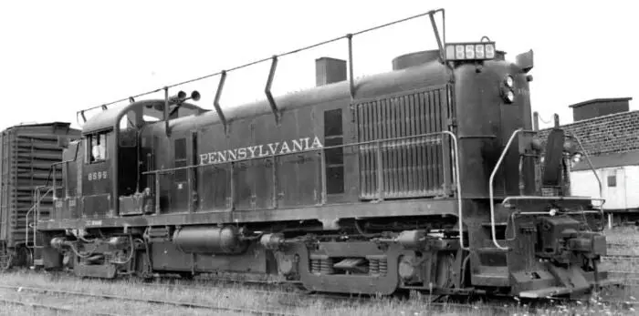 Alco Rs3 - Standard Dc -- Pennsylvania Railroad #8595 (Brunswick Green With Trainphone Antenna) 1