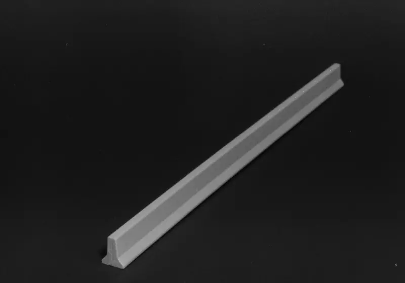 Rix Products Ho Highway Divider (4 50′ Sections) 1